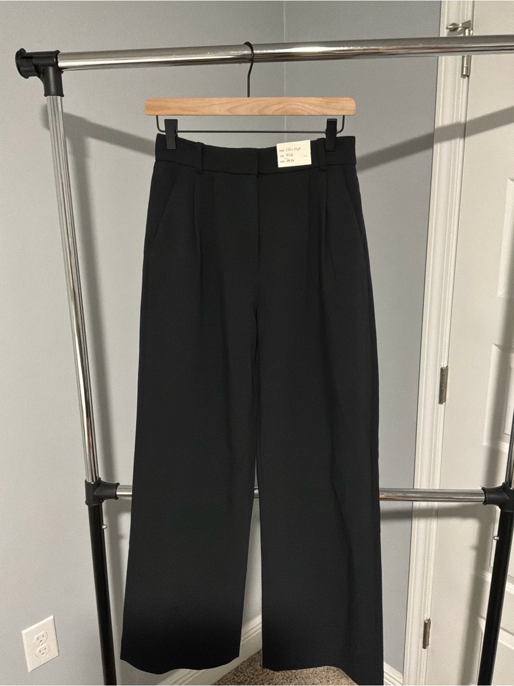 Abercrombie & Fitch Ultra High Rise Wide Leg Pants Black Waist 26 brand new